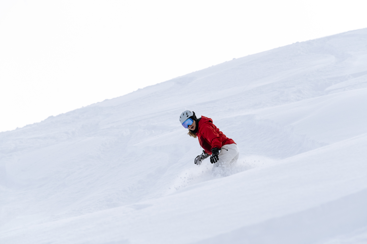 Jemima Robinson snowboarding in Whistler Jan 2023